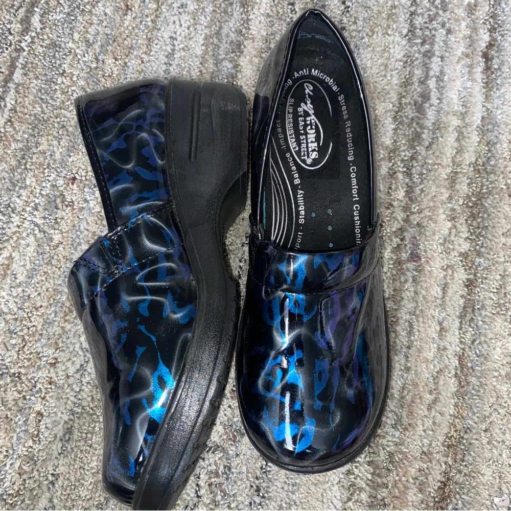 Stylish Blue Patterned Ankle Boots - image 2